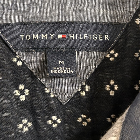 Tommy Hilfiger women’s button up - Picture 3 of 7
